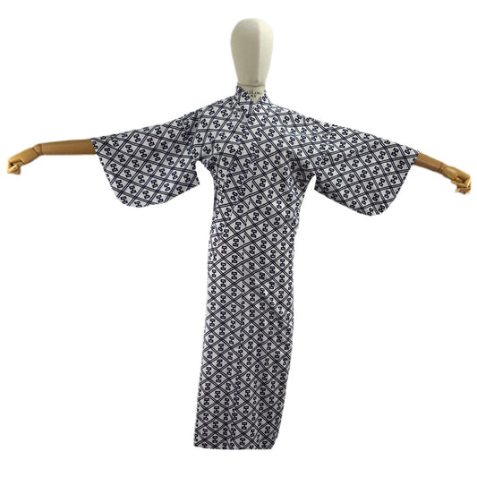 Original japanischer weißer Kimono mit blauen Motiven 33
